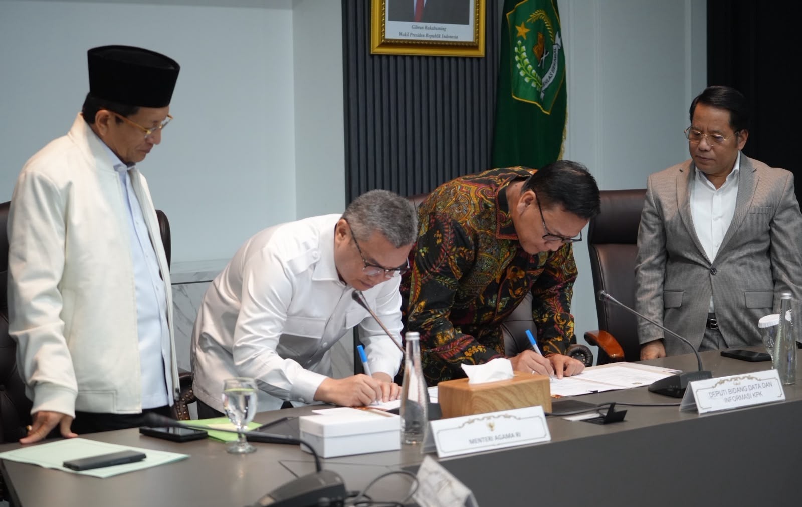 Proses penandatanganan MoU Whistleblowing System (WBS) Terintegrasi.