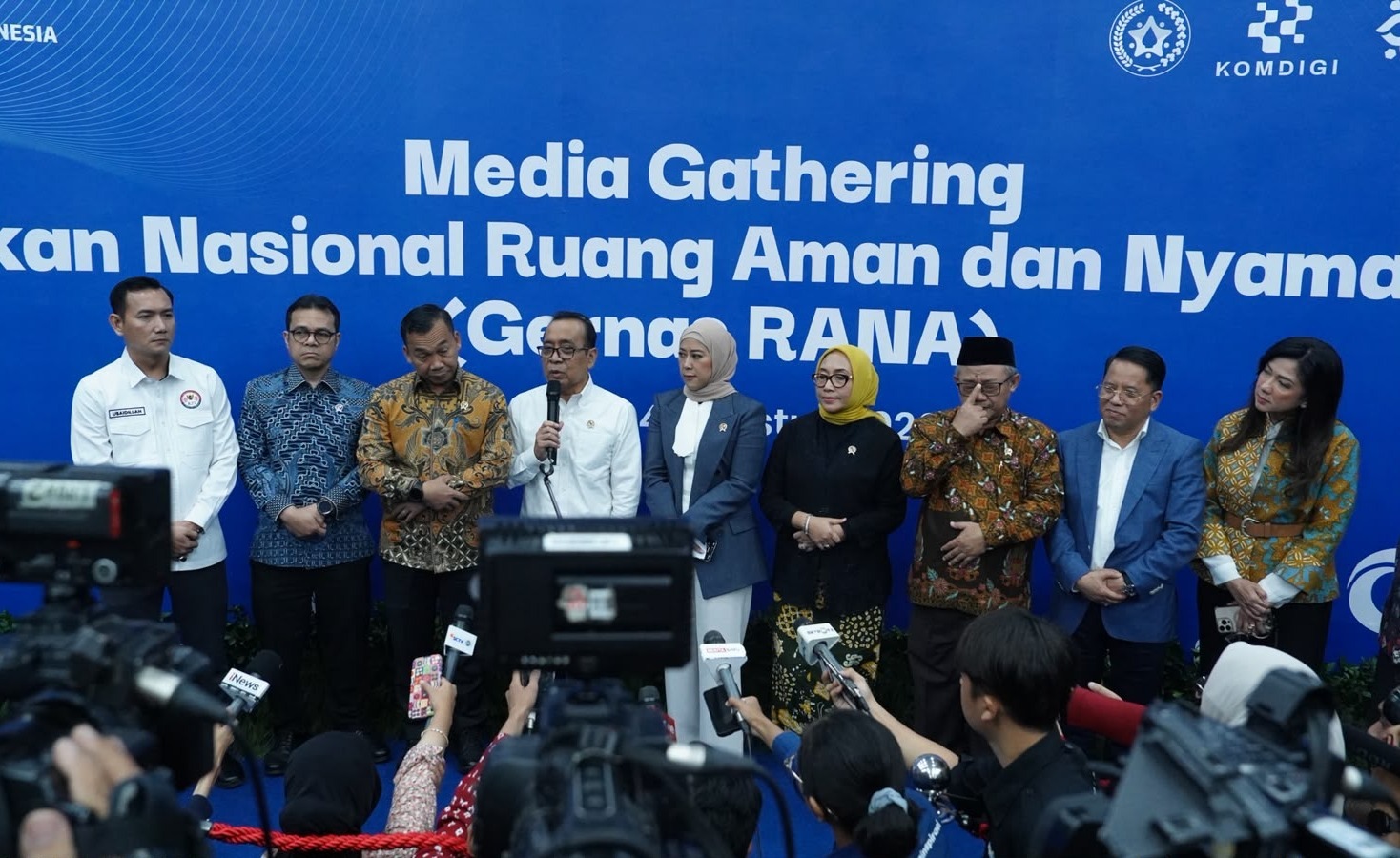 Sekjen Kemenag Kamaruddin Amin, (nomor 2 dari kanan mengenakan jas abu-abu)