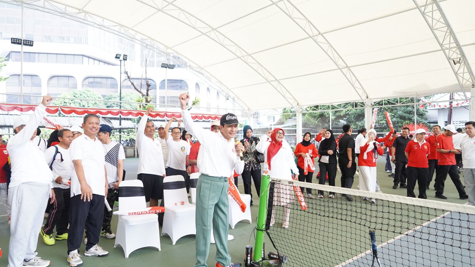 Menteri Agama Nasaruddin Umar saat membuka perayaan HUT RI ke-81 di Kemenag Lapangan Banteng, Jakarta.